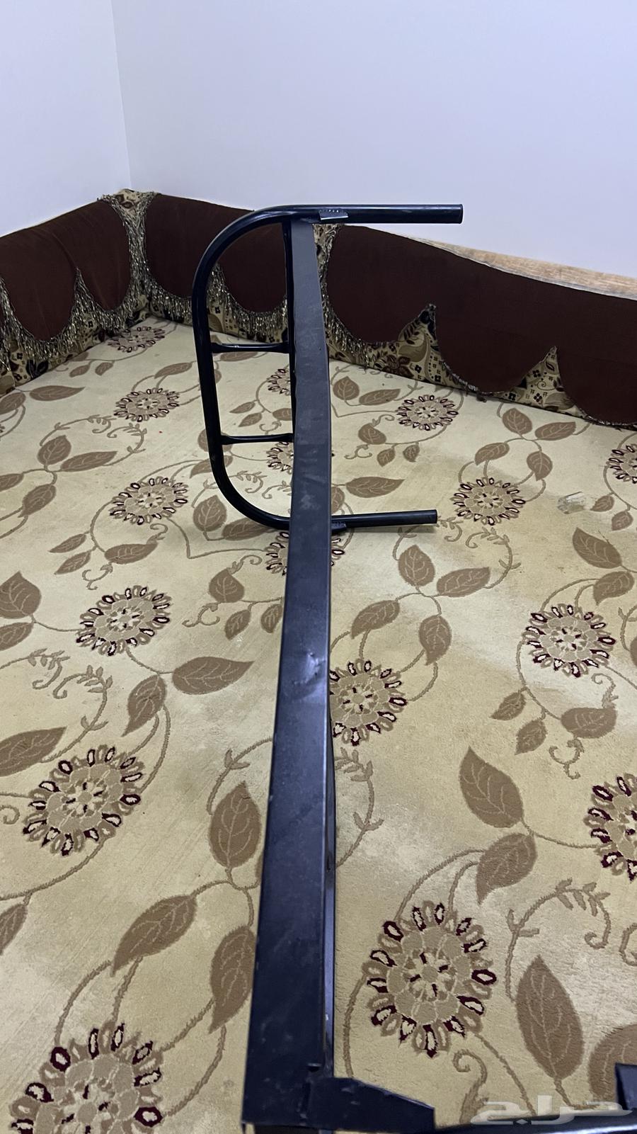 سرير مع طراحه للبيع64611904870275114