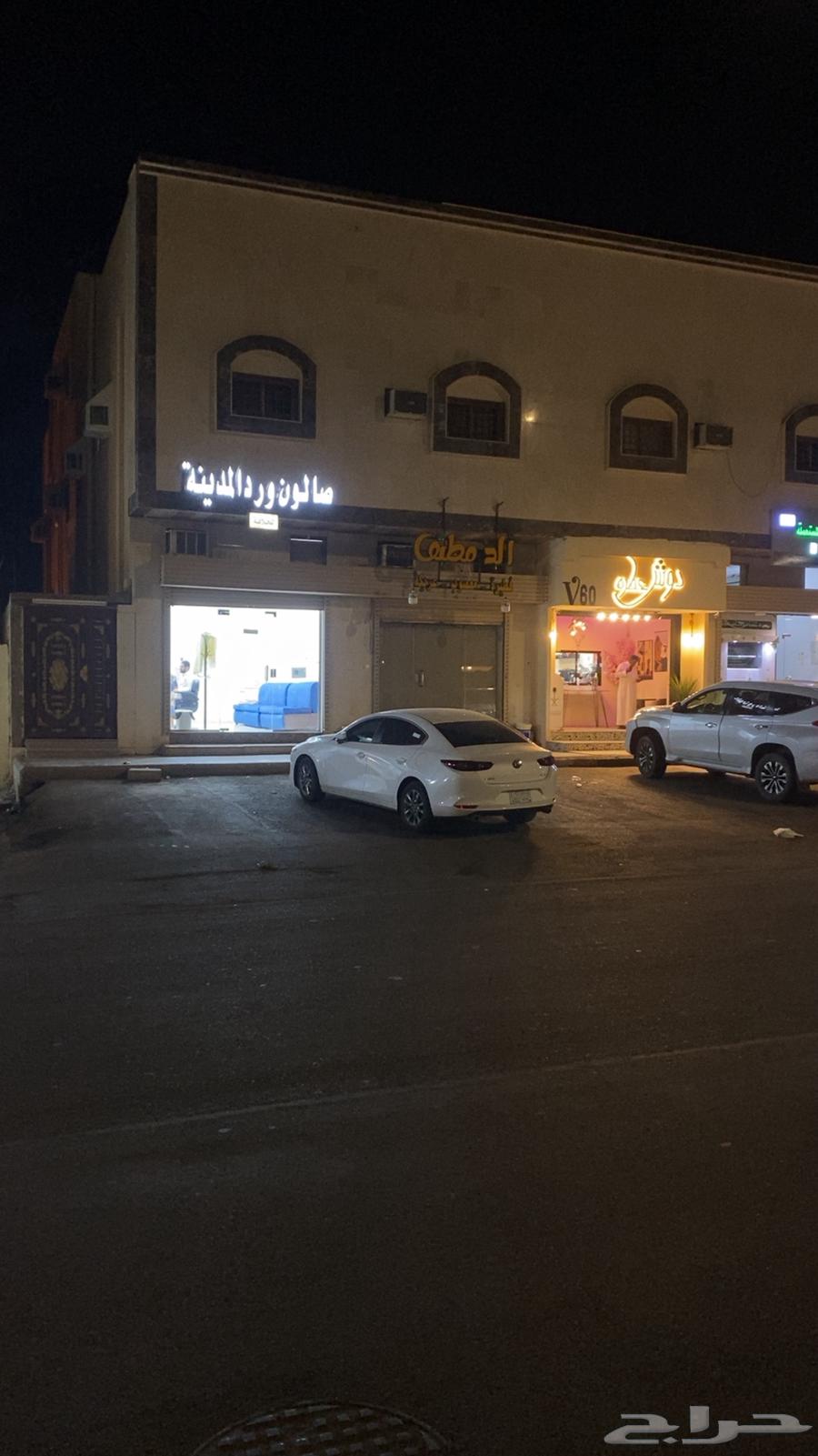 Ready and operational salon with customers, excellent location next to Al-Hamra Police64148706906625111