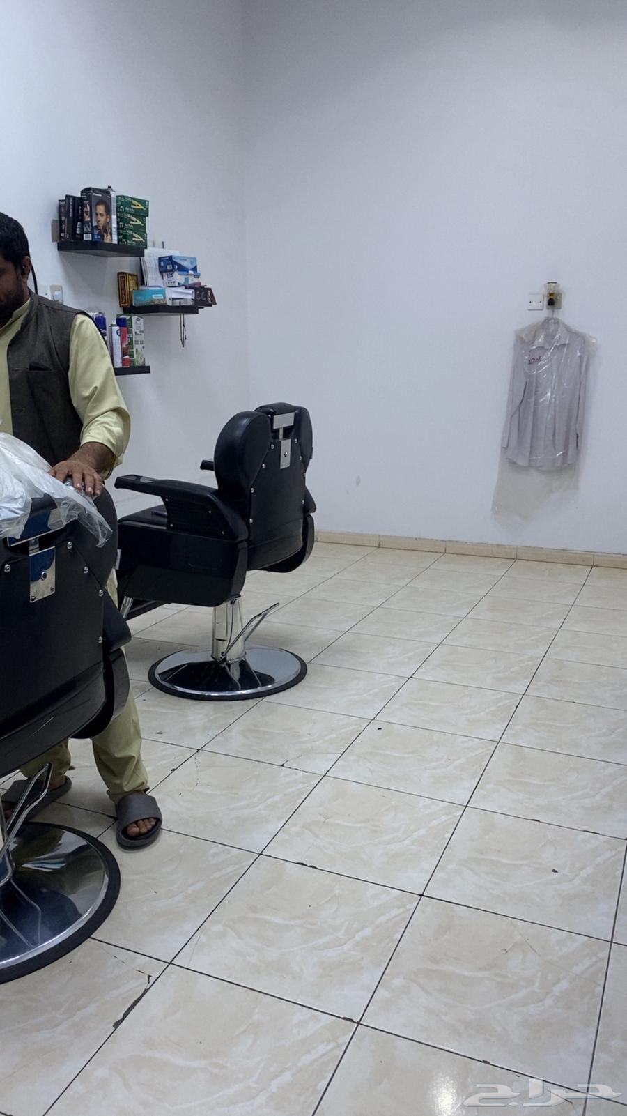 Ready and operational salon with customers, excellent location next to Al-Hamra Police64148706906625113