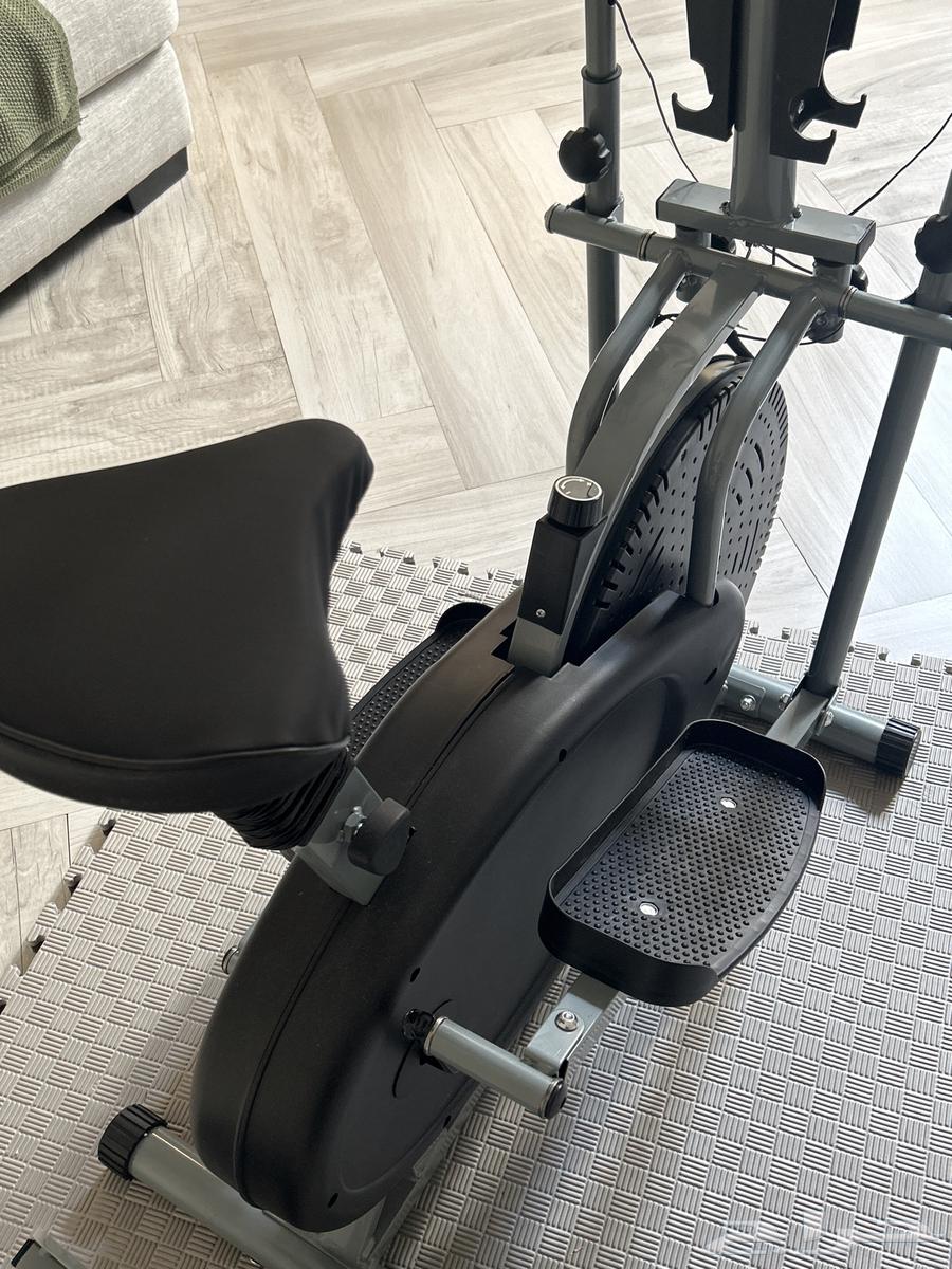 Exercise bike, bought it two months ago for 770, selling it for 400, used it three times64535227830401110