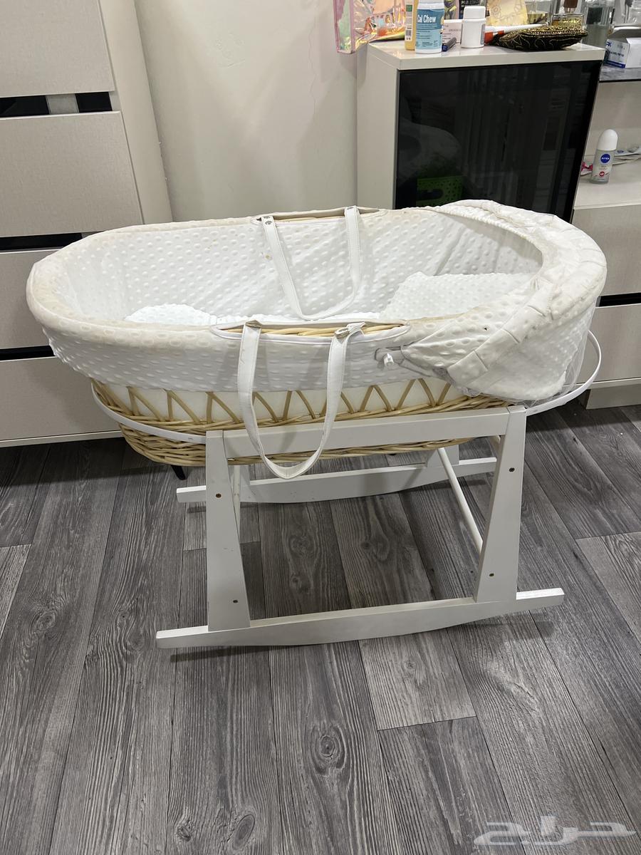 تلفزيونين للبيع وسرير مواليد64589327658115114