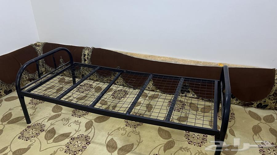 سرير مع طراحه للبيع64611904870275112
