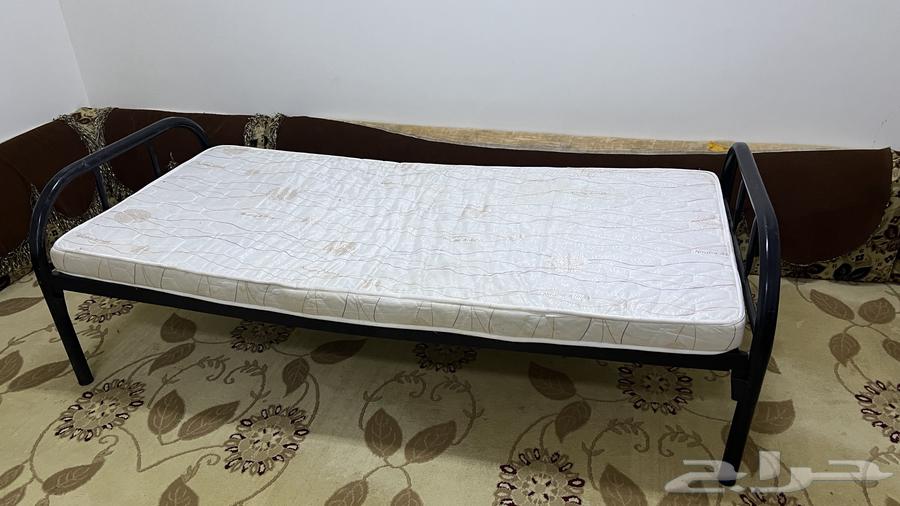 سرير مع طراحه للبيع64611904870275110