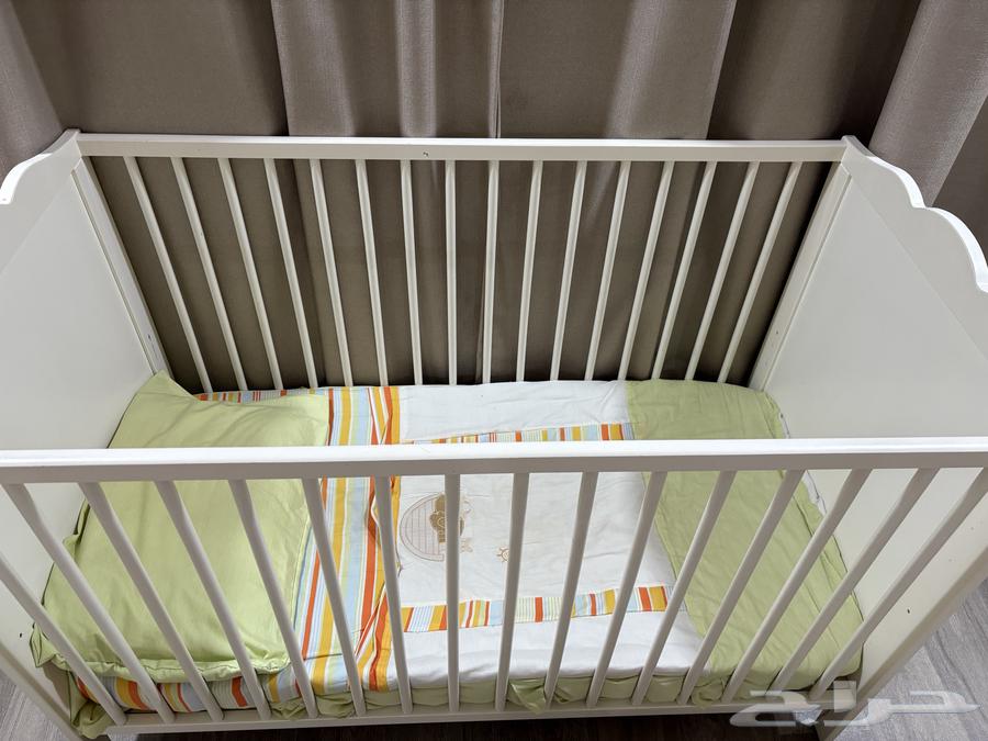 سرير اطفال من ايكيا بالمرتبة والمفرش بسعر30064646438634626110