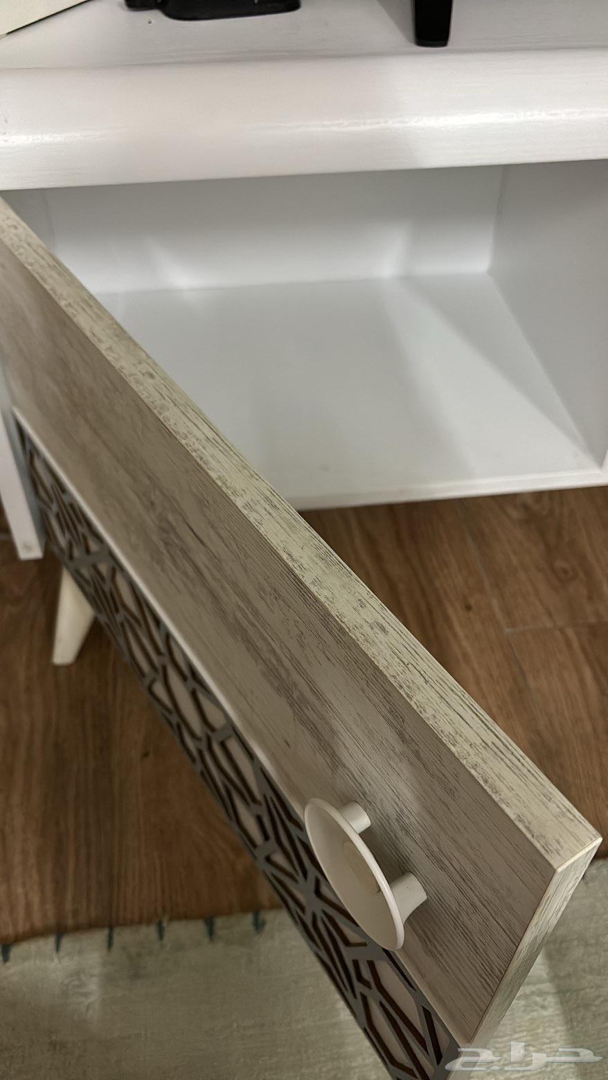 طاولة تلفزيون64643351353730110