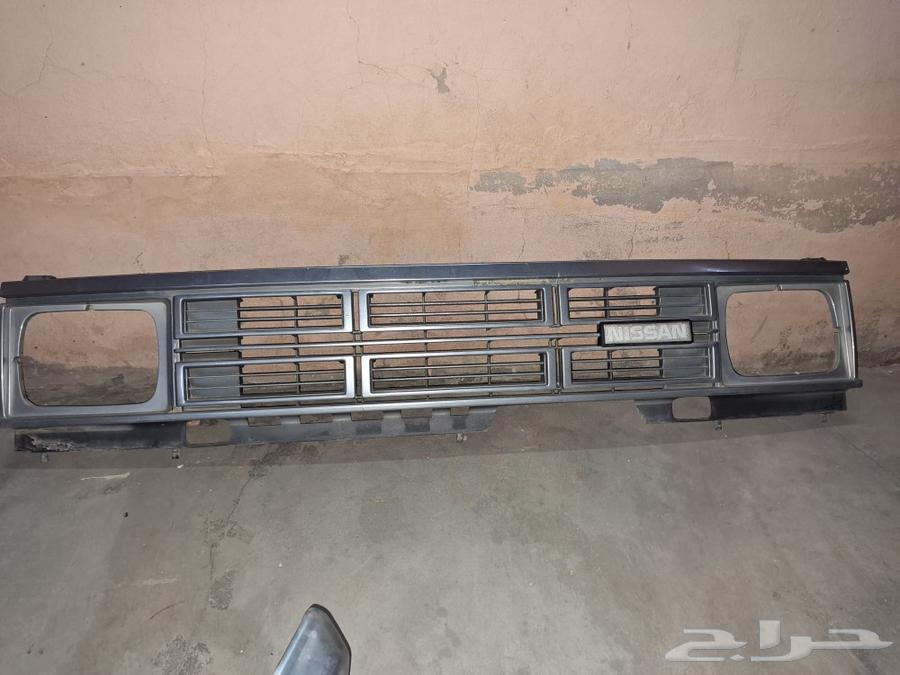 Original Datsun 89 grille with Nissan seal63616465363586113