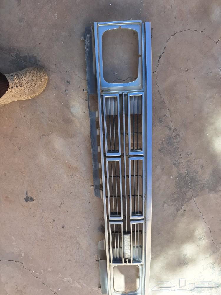 Original Datsun 89 grille with Nissan seal63616465363586111