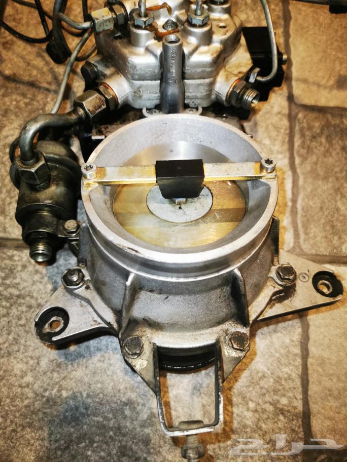 Distributor spider spray and Mercedes 6-cylinder black engine gateway.63533927293954111