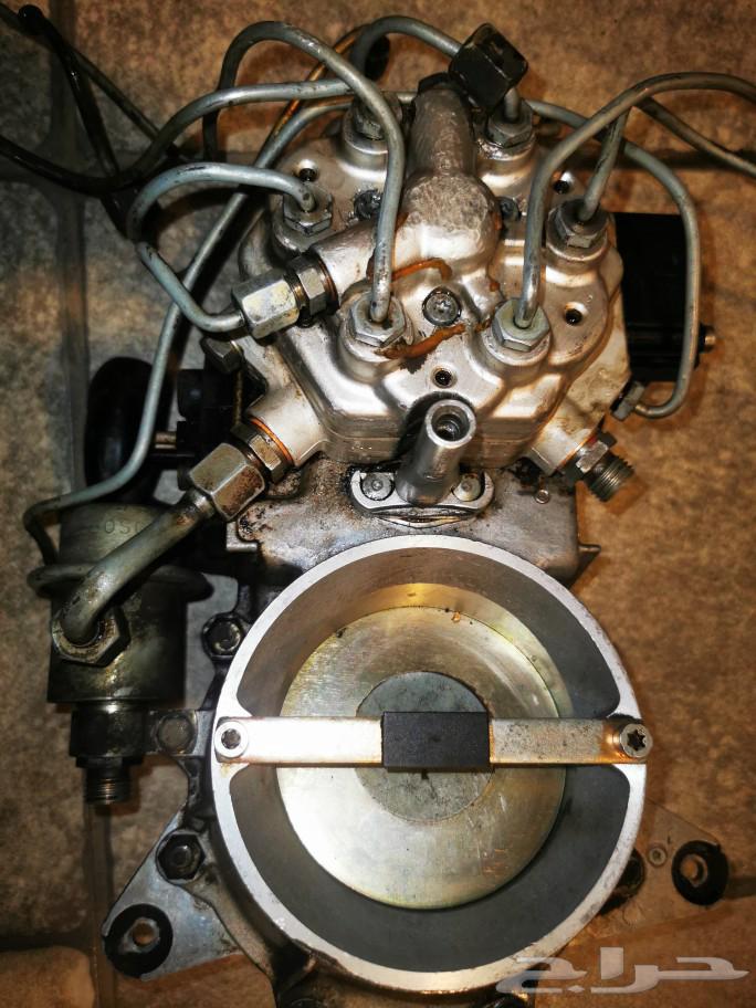 Distributor spider spray and Mercedes 6-cylinder black engine gateway.63533927293954112