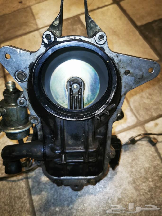 Distributor spider spray and Mercedes 6-cylinder black engine gateway.63533927293954113