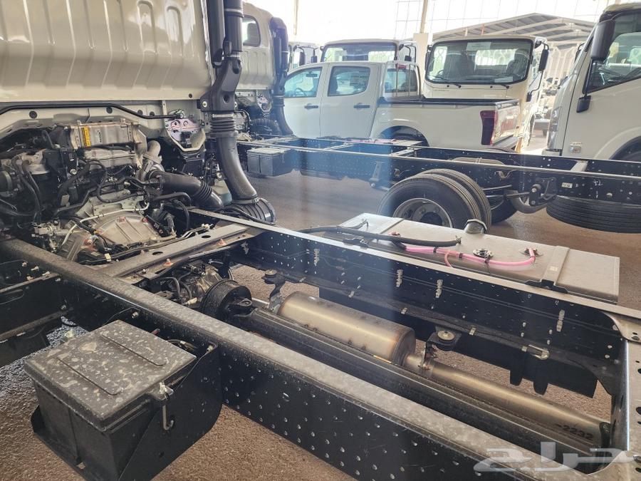 Isuzu Dina 6-ton short chassis and 5-ton long chassis63526590790274114