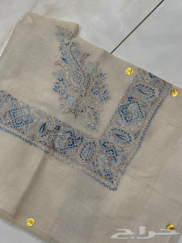 Enjoy warmth and elegance with a luxurious Super Pashmina cashmere shawl633098889136651119