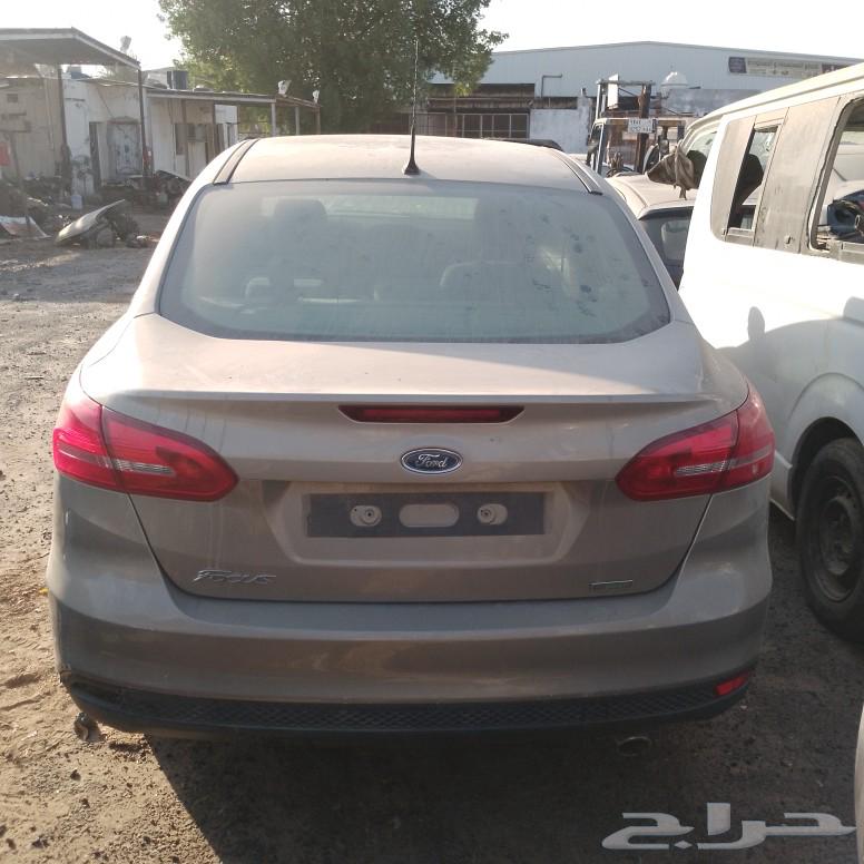 Dismantling cars in Al-Hamdaniah, Jeddah, for selling American car parts63521132315009111
