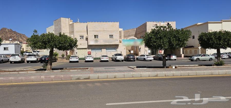 For sale: a commercial-residential building63006536295683114