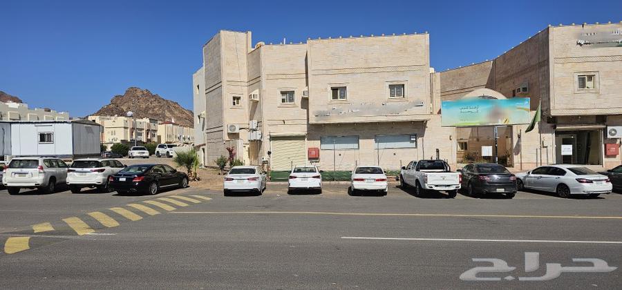 For sale: a commercial-residential building63006536295683113