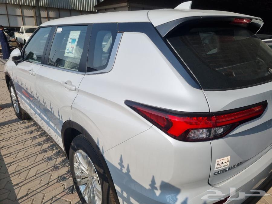 Mitsubishi Outlander 2.5L Standard Model 202463513711734914113