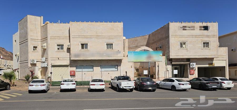 For sale: a commercial-residential building63006536295683111