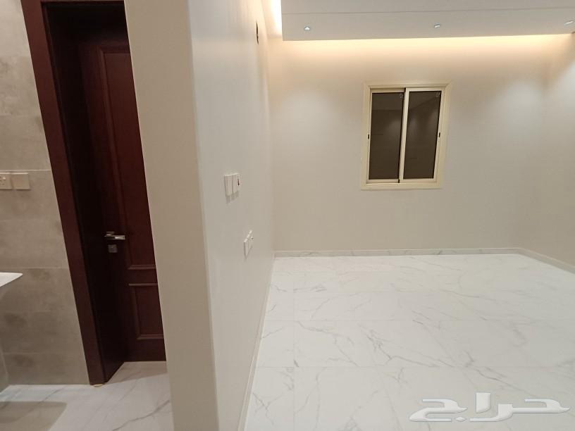 شقه بحي بدر مساحه 200متر السعر 59063006019569921111