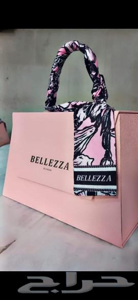 Two refreshing fragrances and a cute, attractive bag63616790346369111