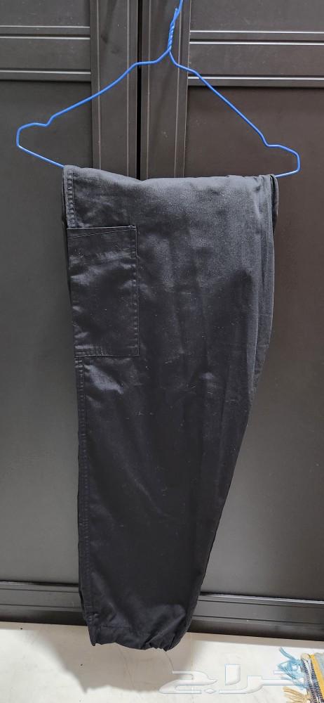 Black medical scrubs set by Izari, size XL63278588954754111