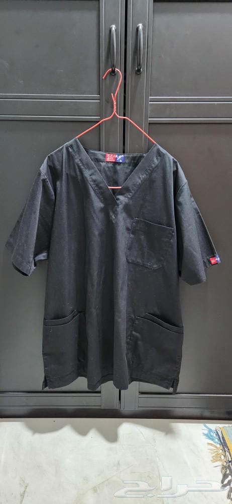 Black medical scrubs set by Izari, size XL63278588954754113