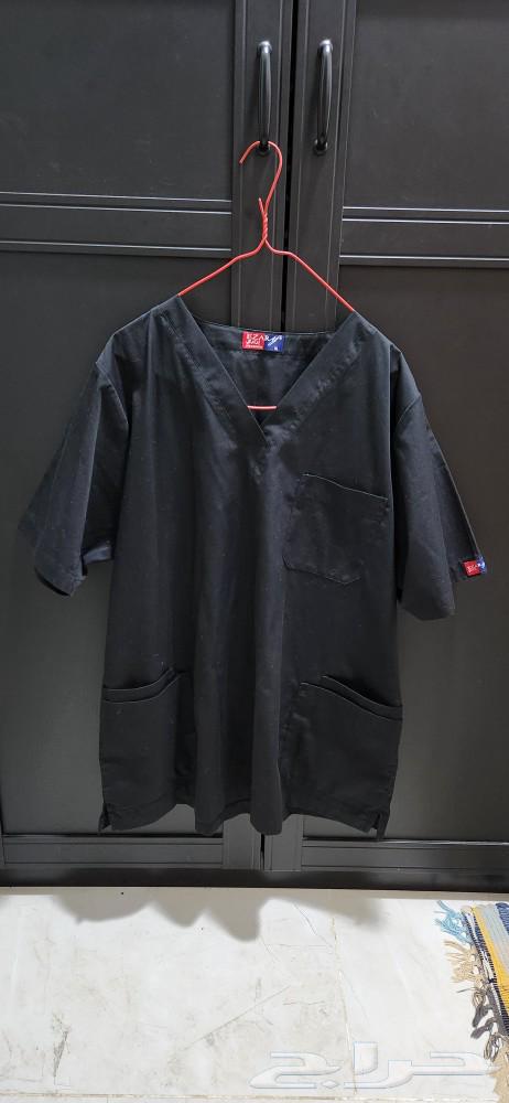 Black medical scrubs set by Izari, size XL63278588954754114