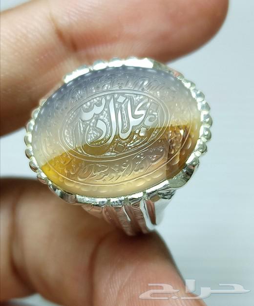 A carved glass agate ring632755807709461125