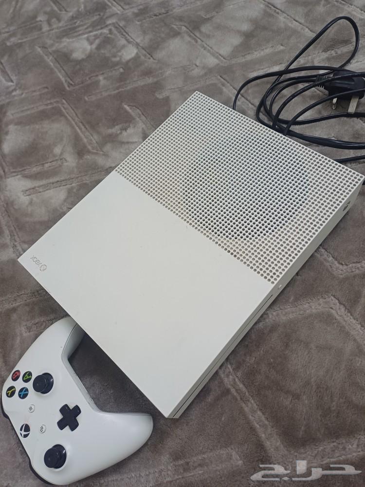 جهاز اكس بكس وفيها حساب فورت فيه 100سكن واشياء كثيرر63275243003011111