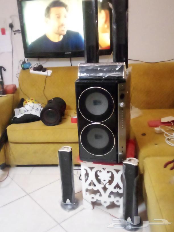 A new home theater that has only been used twice, consisting of a63269347217154114
