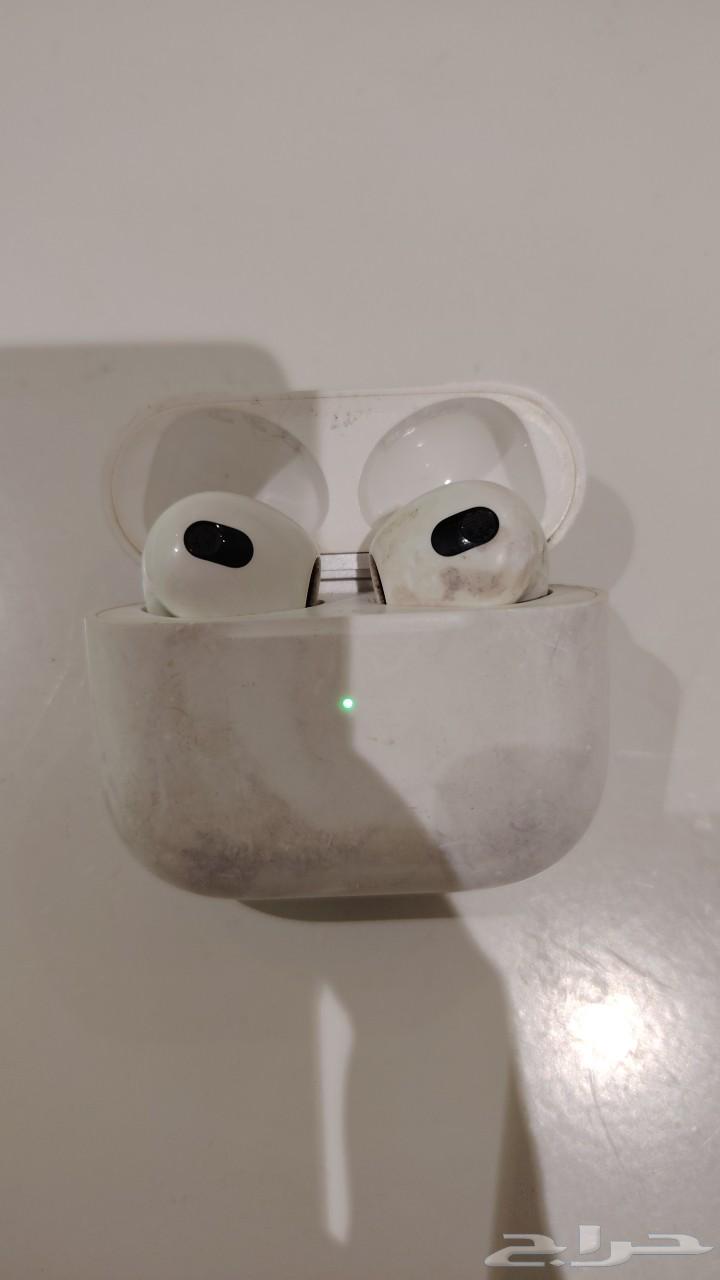 Apple earphones63268975612675113