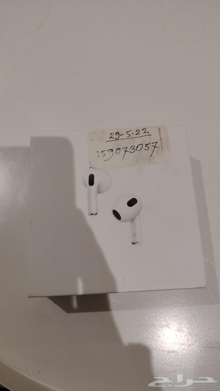 Apple earphones63268975612675111