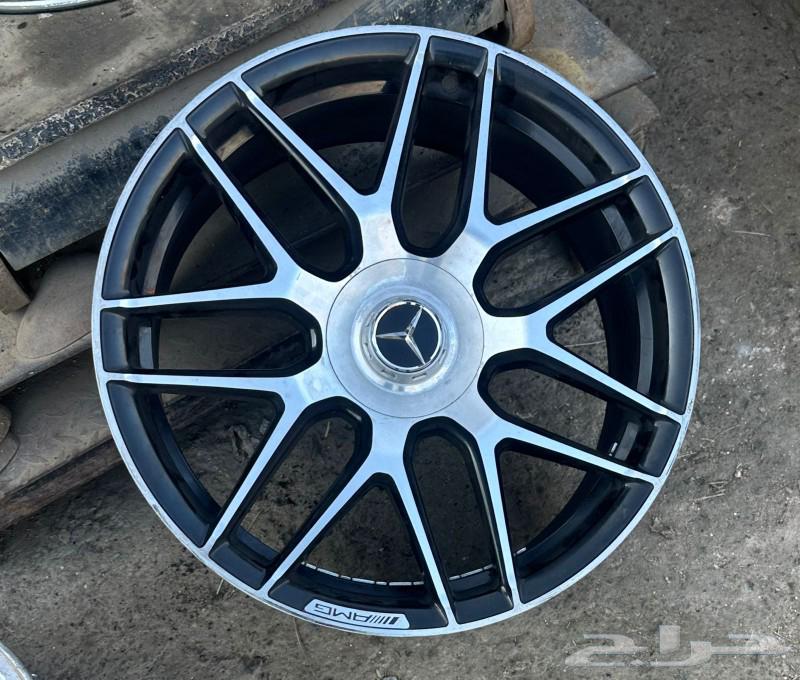 There are 4 Mercedes rims in the same condition as shown, without tires, size 20.634701899816981123