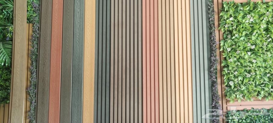 External wooden carvings are an alternative to wood for exterior cladding.63007383217154114