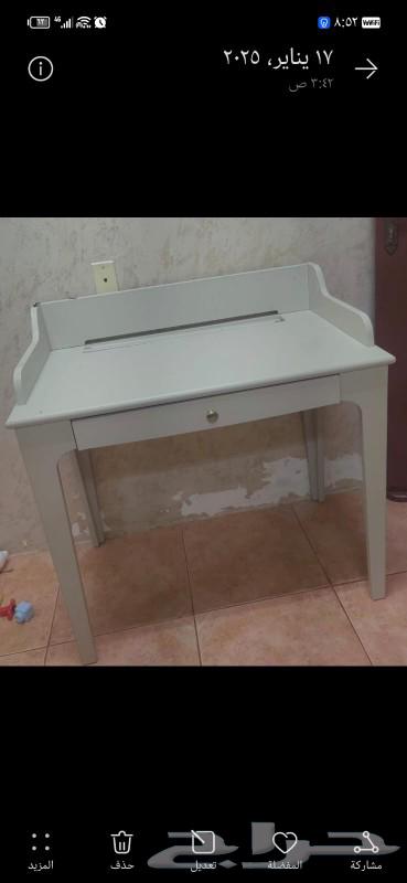 Bed 200, mattress 350, large closet 350, small closet 200, air conditioner 35063263778569473113