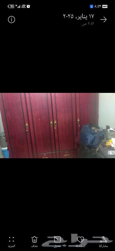 Bed 200, mattress 350, large closet 350, small closet 200, air conditioner 35063263778569473112