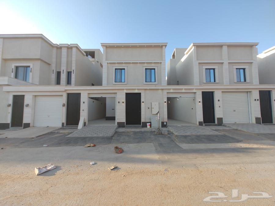 For sale: a ground floor with a car entrance, modern finish, area 300 m², price 780 thousand.63007449495041111