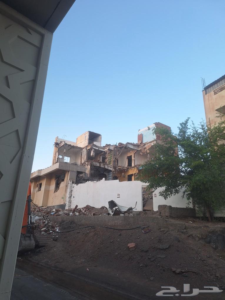 Building demolition contractor and large 460 size excavator for rent in the city63007576792707111