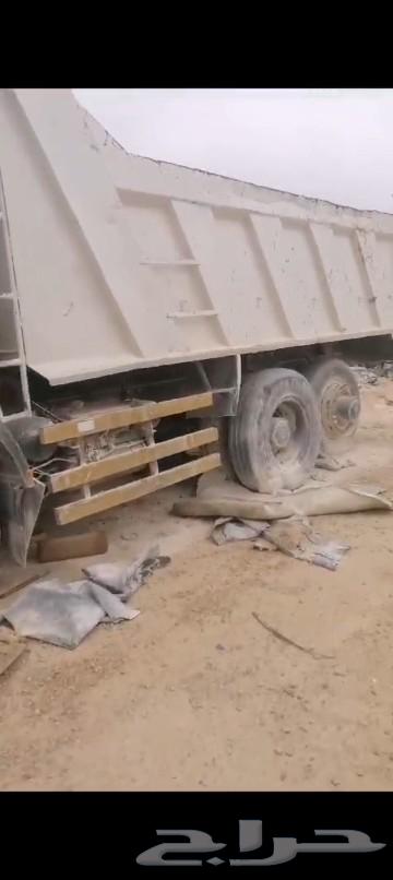 For sale, a six-wheel dump truck with a new registration, but the chassis is broken at the front side.63421416314882111