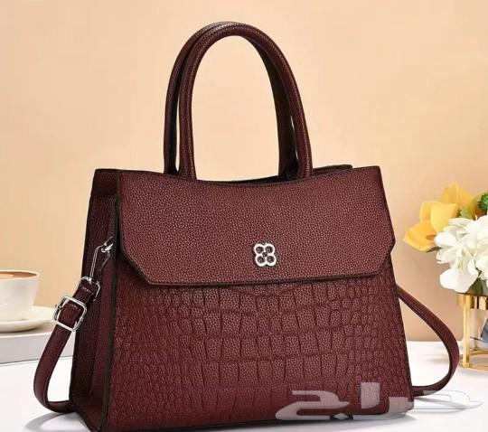 شنط. وبوتات. احذيه بناتي ونسائي بسعر مخفض63317008377858111