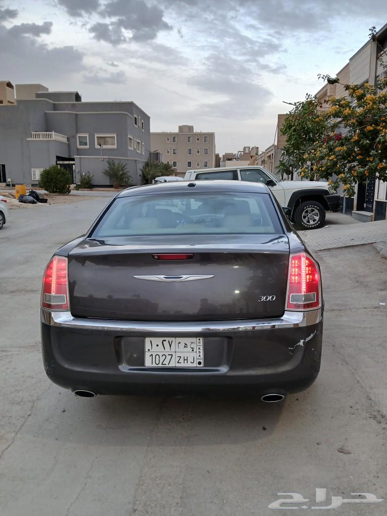 Chrysler 2013 C300 for exchange with a motorcycle63617081654403114