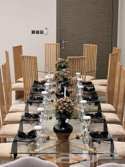 Renting and arranging dining tables633066980076811117