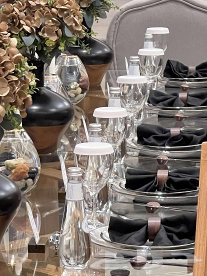 Renting and arranging dining tables63306698007681113