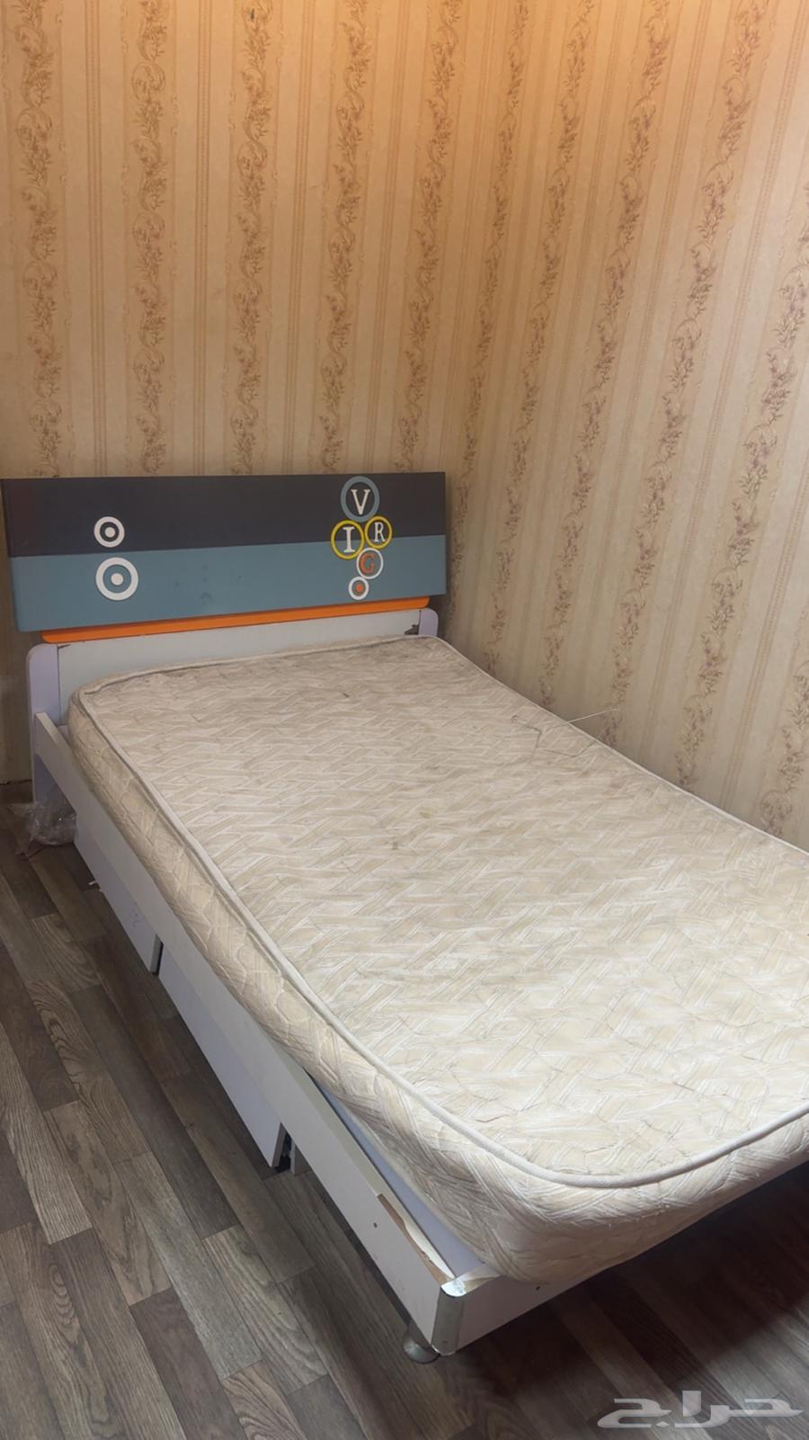 اثاث متنوع للبيع الرياض حي الروضه64608090840323110