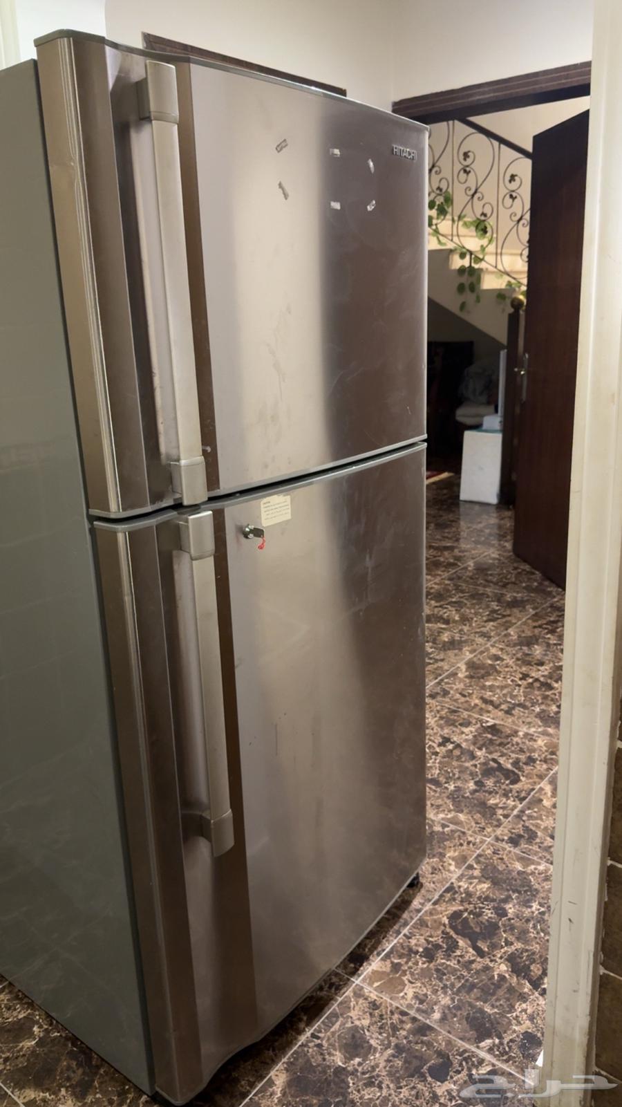 Good-condition refrigerator; freezer only cools64656355343875110