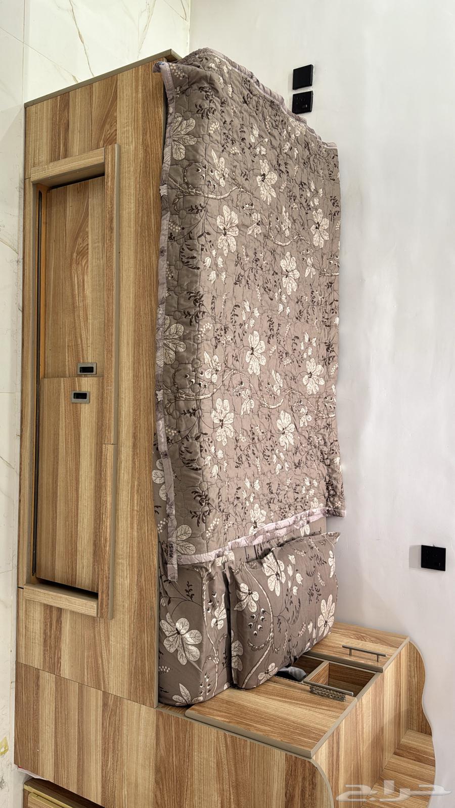 ثلاثة أسرة نوم مع خزانة وكومدينا عرض كامل لغرفة النوم64648649202049112