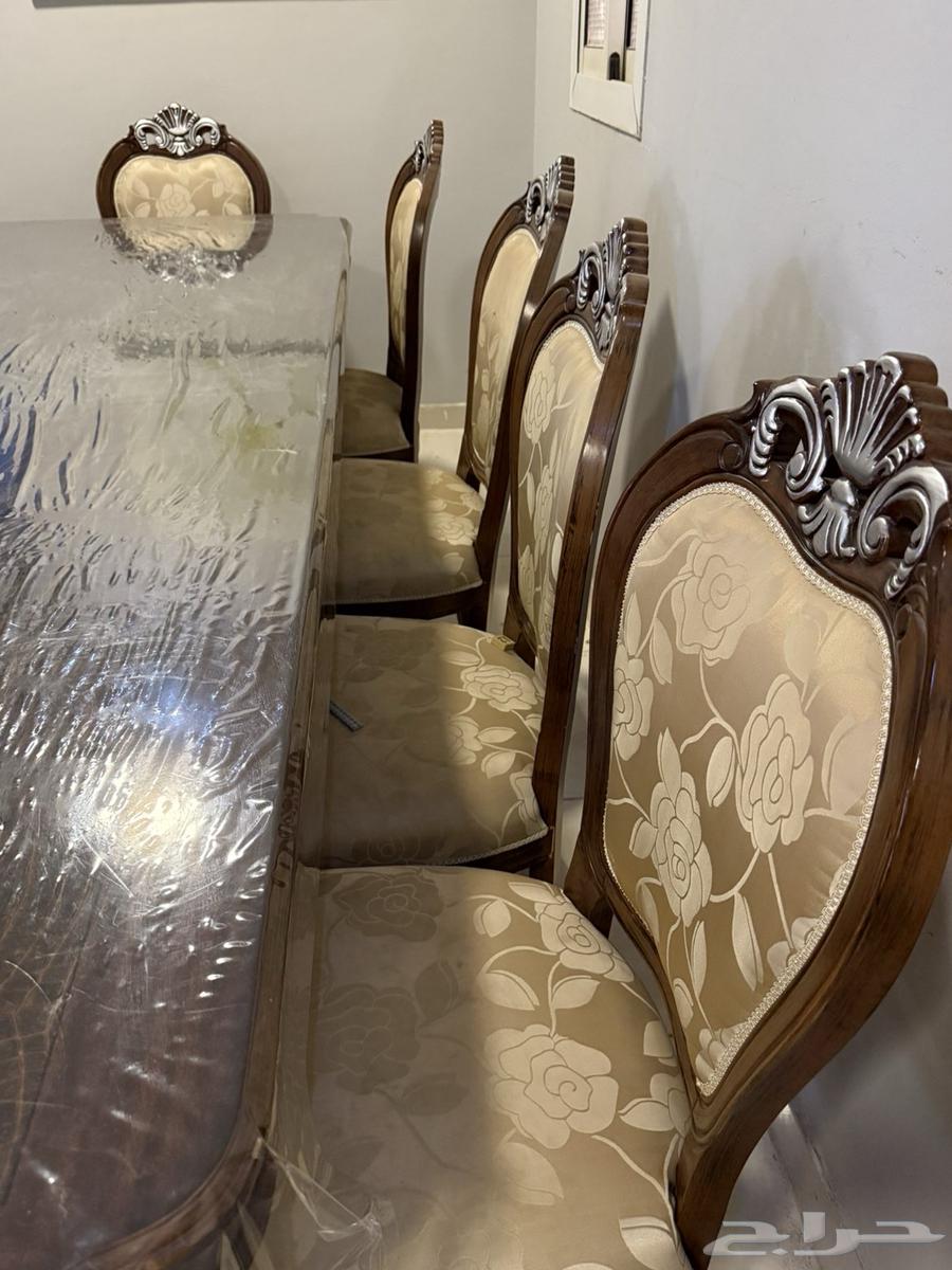 طاولة طعام 10 كراسي مع ملحقاتها للبيع64655818529921113
