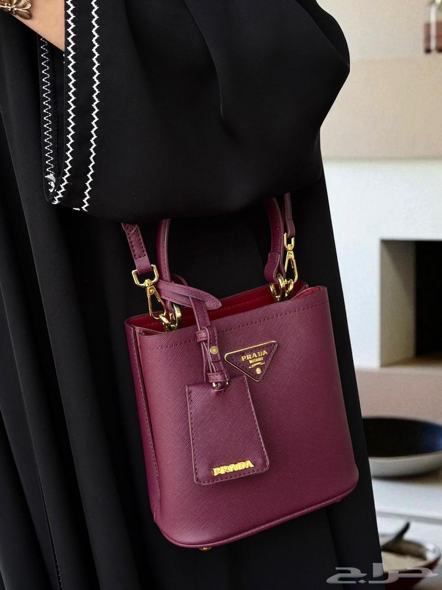 Prada, Gucci, Saint Laurent, Dior, and Louis Vuitton bags are available64656093325186114