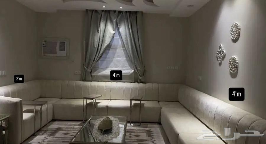 Sofa in Excellent Condition64652327488641111