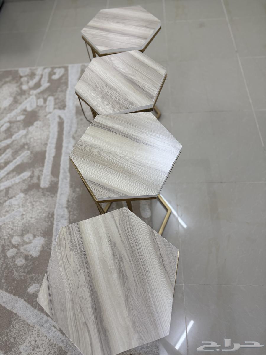 طاولة مع اربعه خدمه64648878400259112