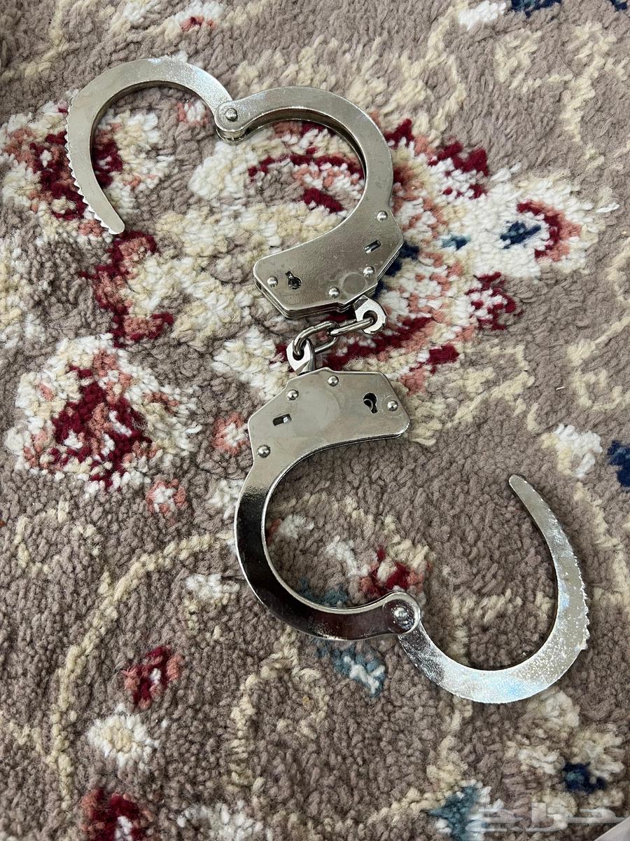 كلبشات عليها عرض فتره محدوده وقيد رجلين اصلي64655619814274114